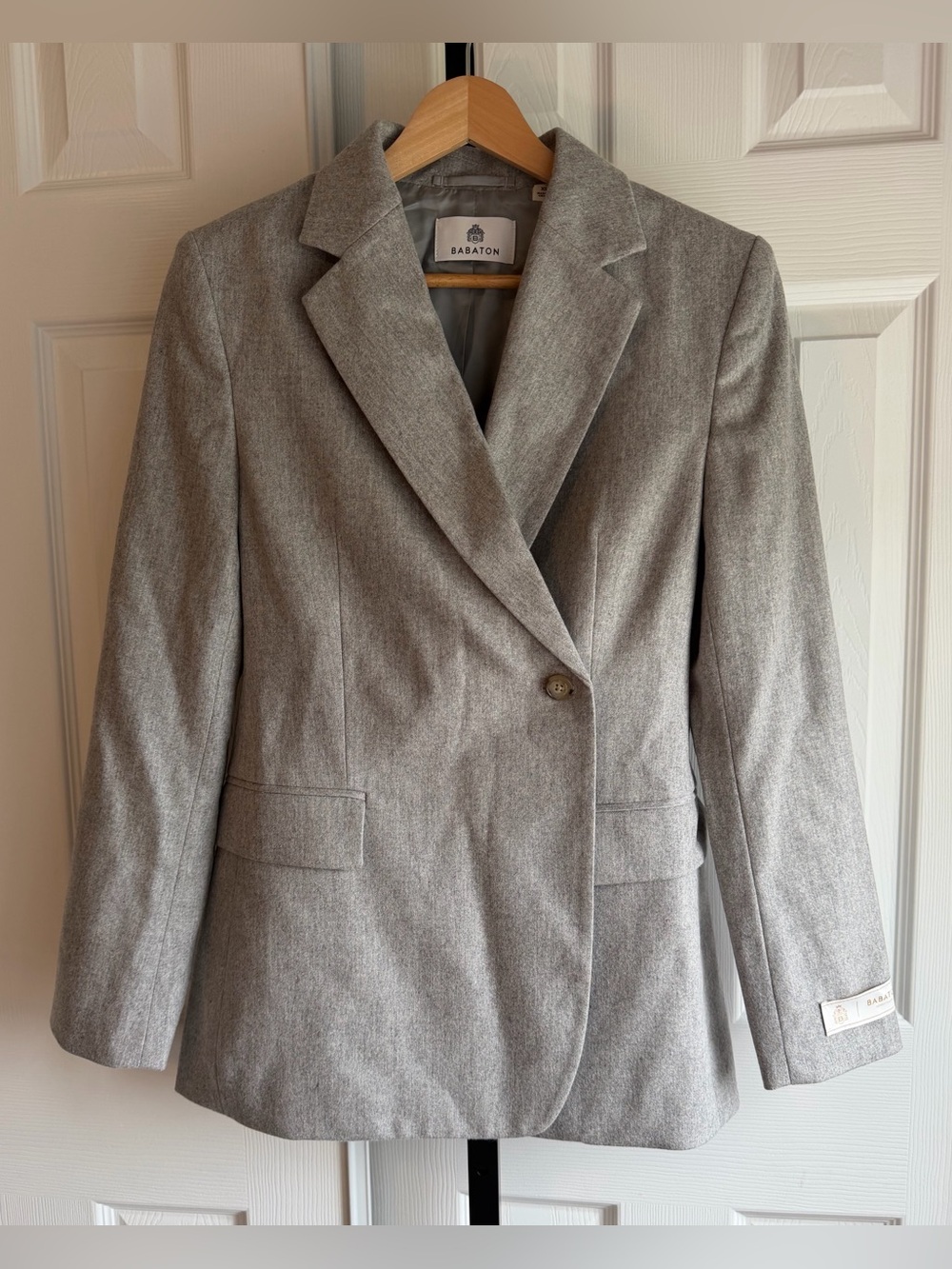 Babaton Aritzia New Agency Blazer 
Women’s Size: XS - Picture 4 of 12